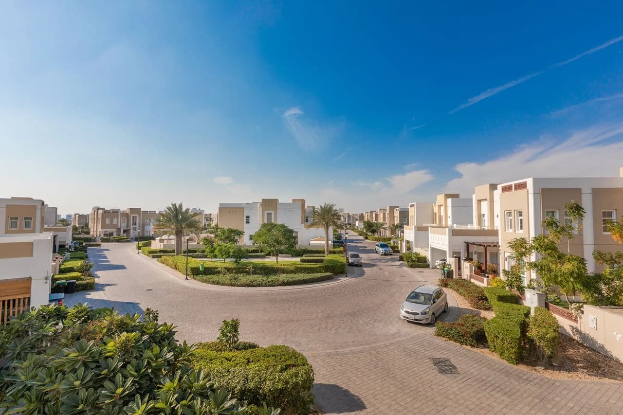 Mudon — calles residenciales, 1 de julio de 2023.